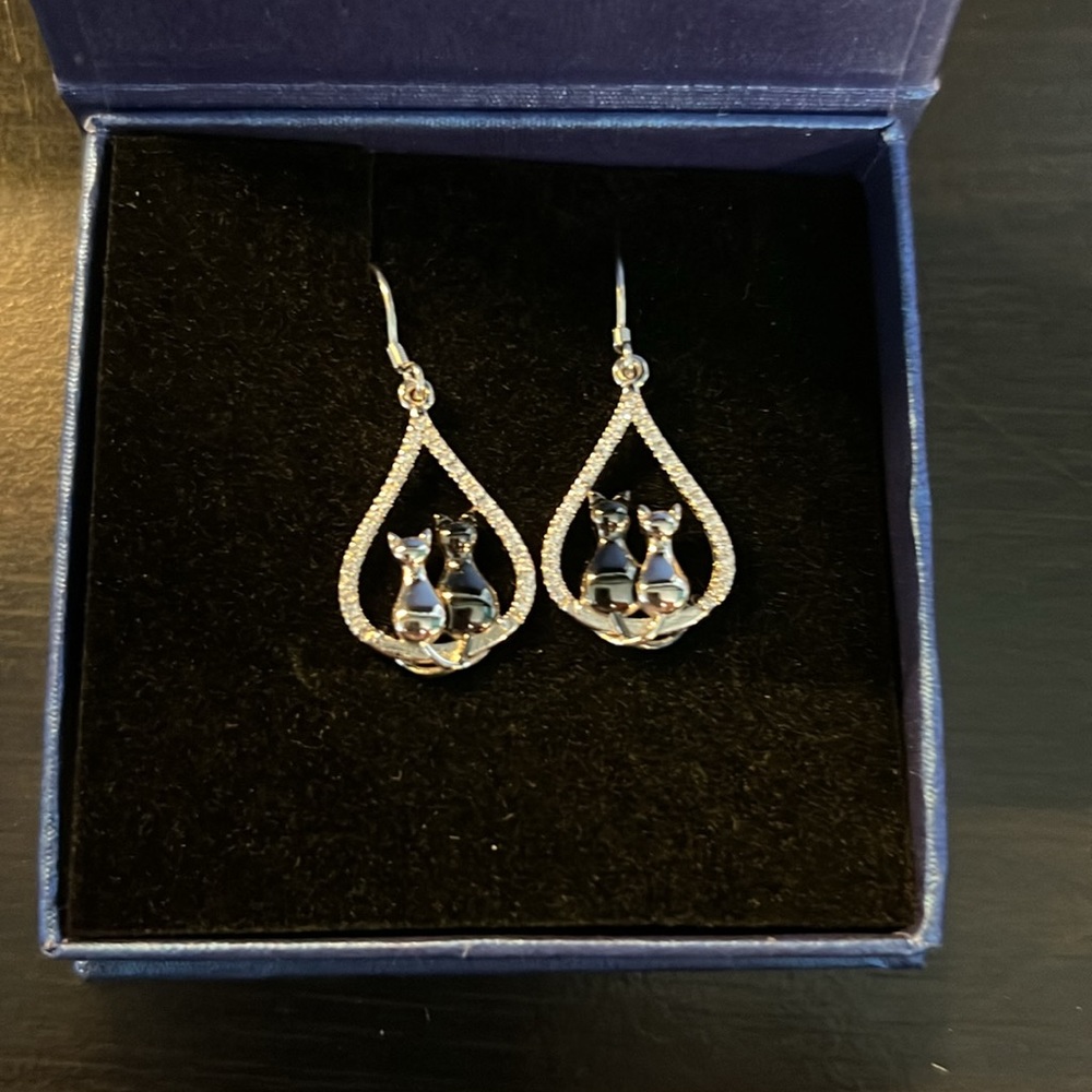 Loove Cat Earrings